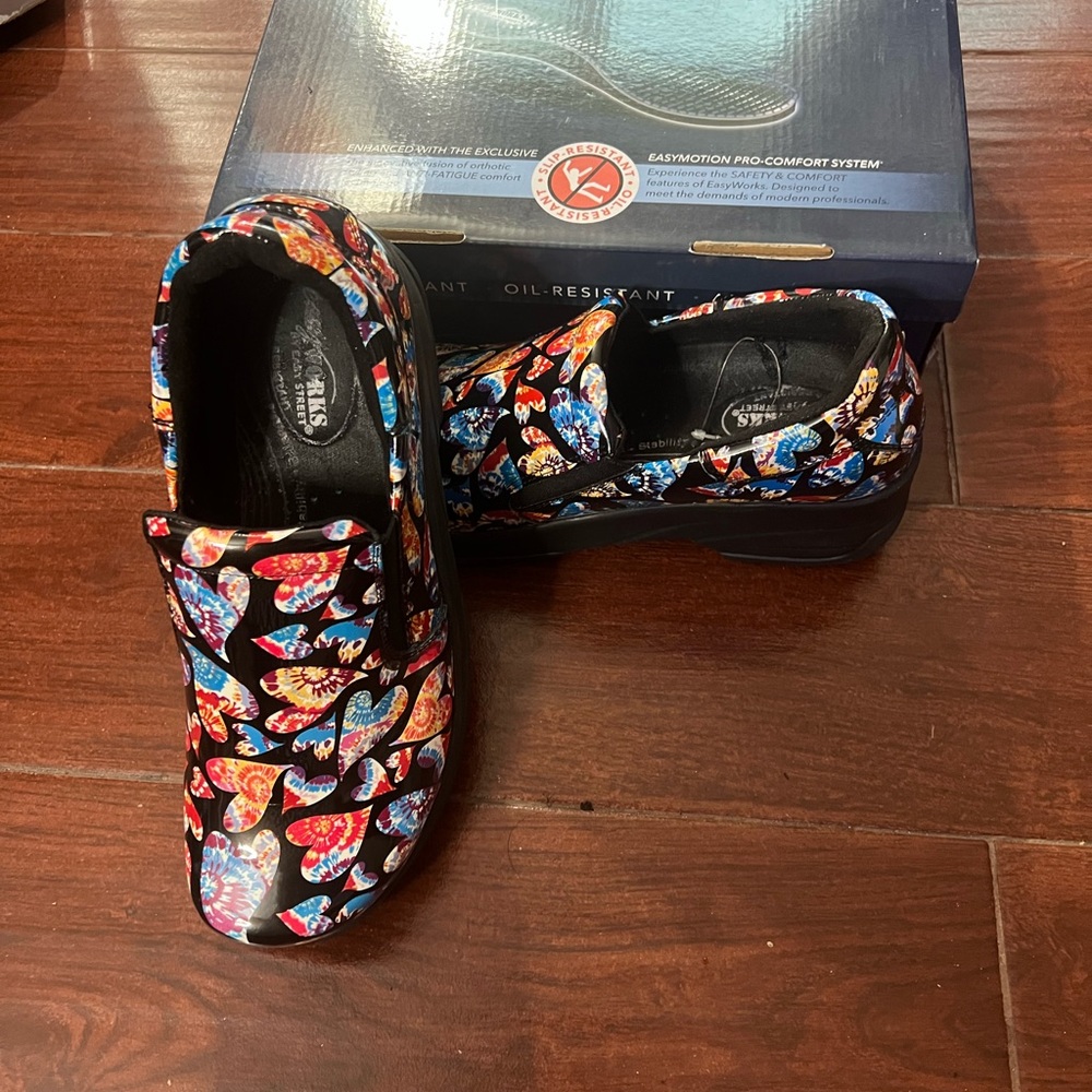 Easy street Black and Red Nursing Shoes with Slip-On Design